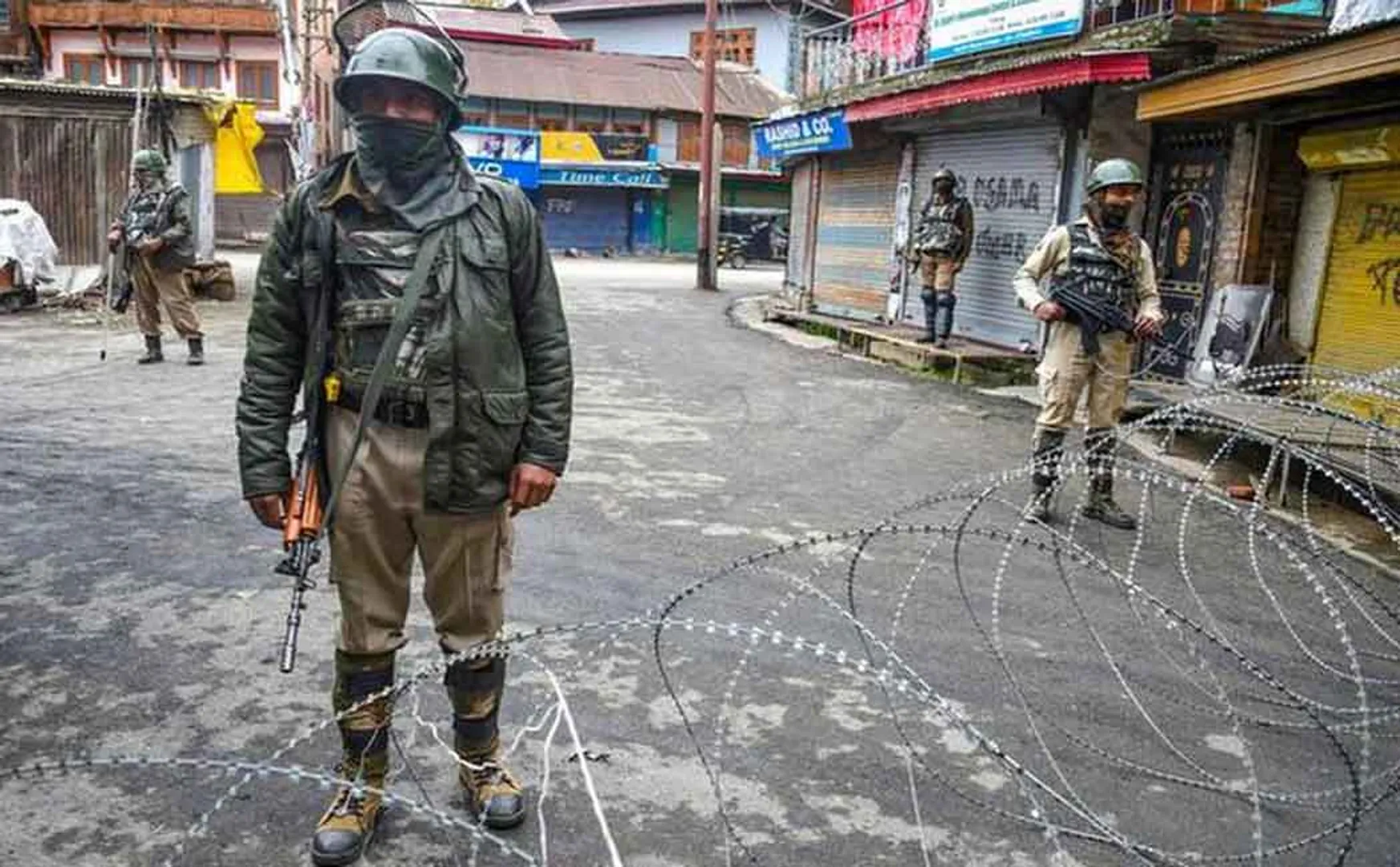 jammu and kashmir peoples arrested continue and parties leaders 